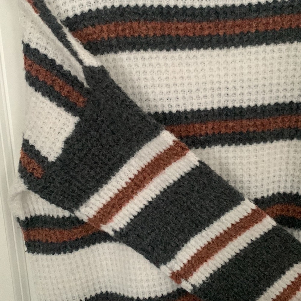 American Eagle Sweater - Picture 3 of 5